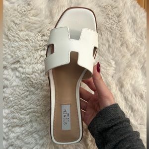 Brand new Steve Madden Hadyn Slide Sandals